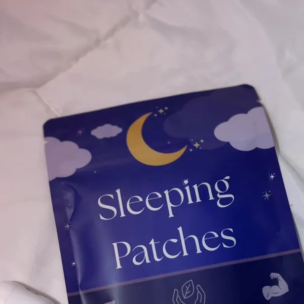 Bolsa de Sleeping Patches sobre la cama